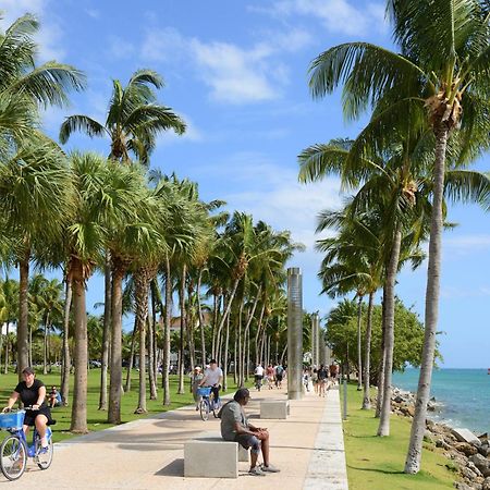 Beachfront Bentley Hotel One Bedroom Suite With Balcony And Beach Access ไมอามีบีช ภายนอก รูปภาพ