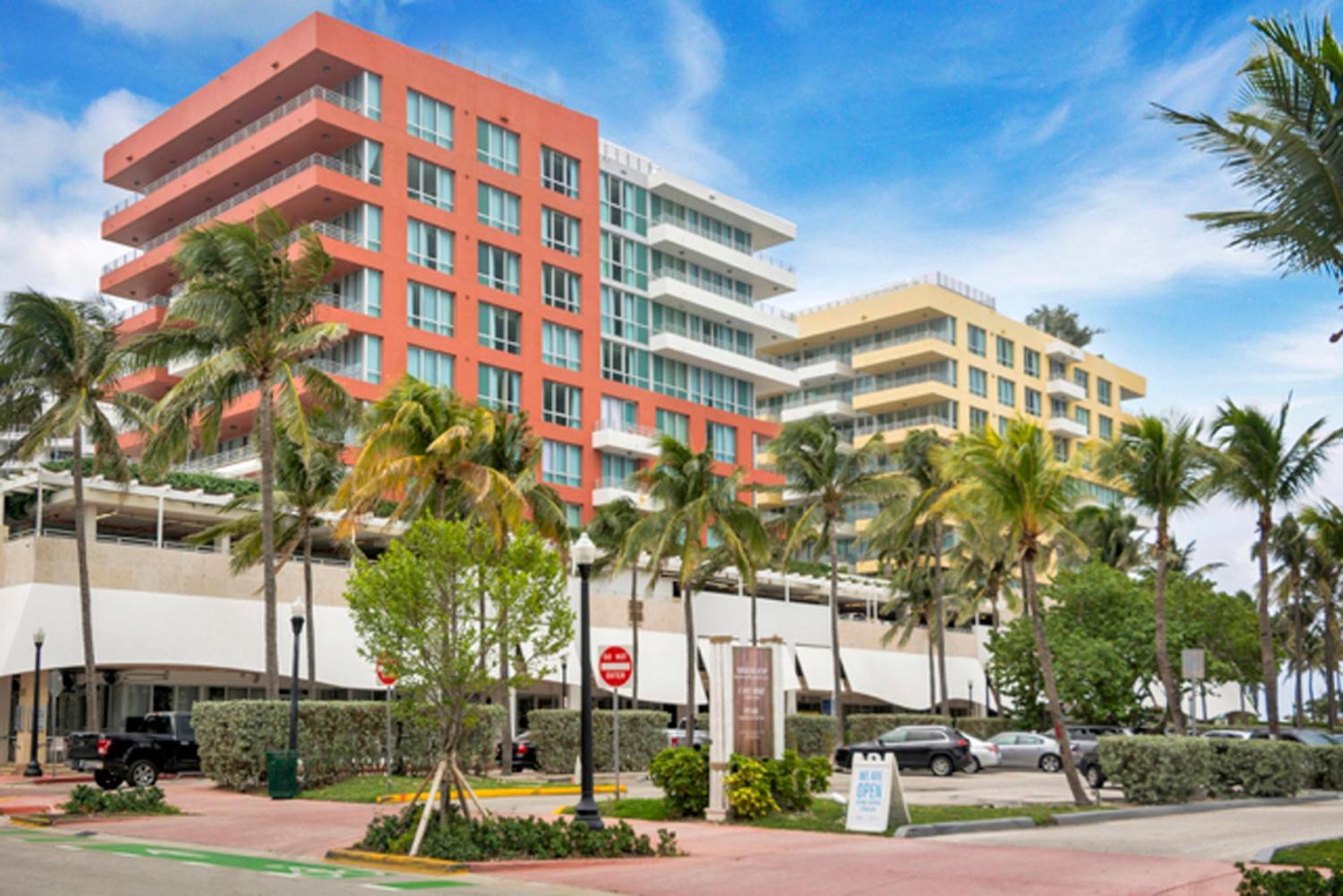 Beachfront Bentley Hotel One Bedroom Suite With Balcony And Beach Access ไมอามีบีช ภายนอก รูปภาพ